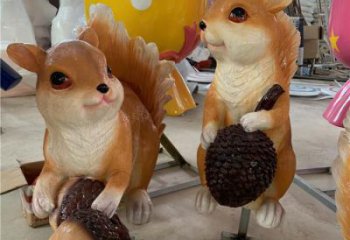 玻璃鋼仿真松鼠雕塑 酒店公園雕塑 風景區(qū)擺件