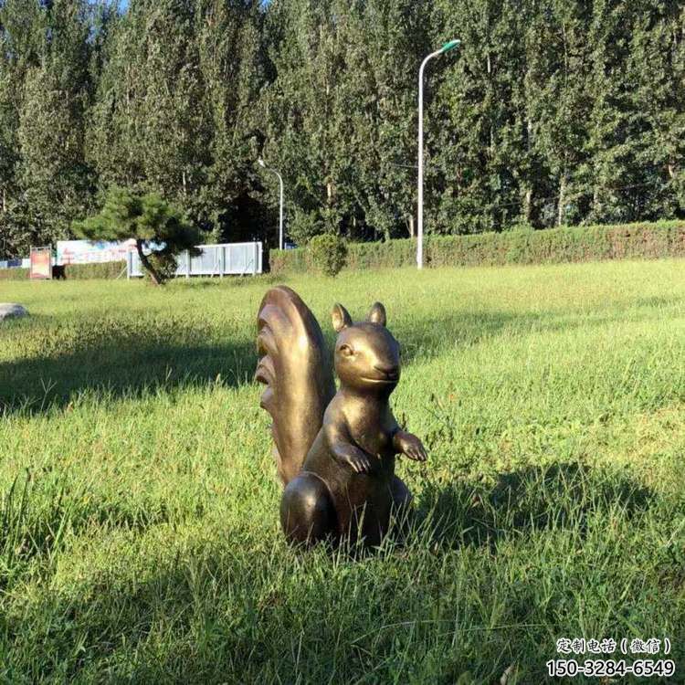 銅松鼠雕塑廠家，動物景觀擺件，仿古元素設計 (4)