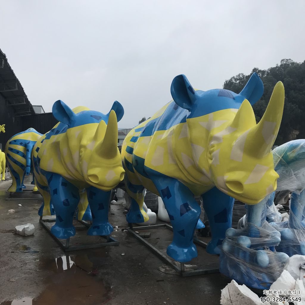 售樓部犀牛雕塑，噴砂發(fā)光雕塑，彩繪題材