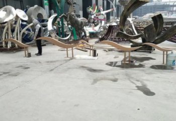 現(xiàn)代魚形雕塑 ，抽象元素設(shè)計，幾何原理制作方案