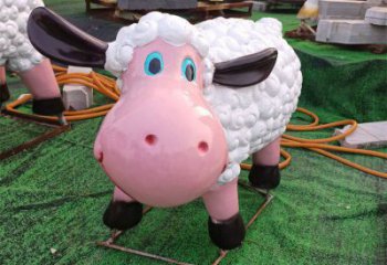 操場(chǎng)小羊雕塑，鏤空海洋雕塑，噴砂制造