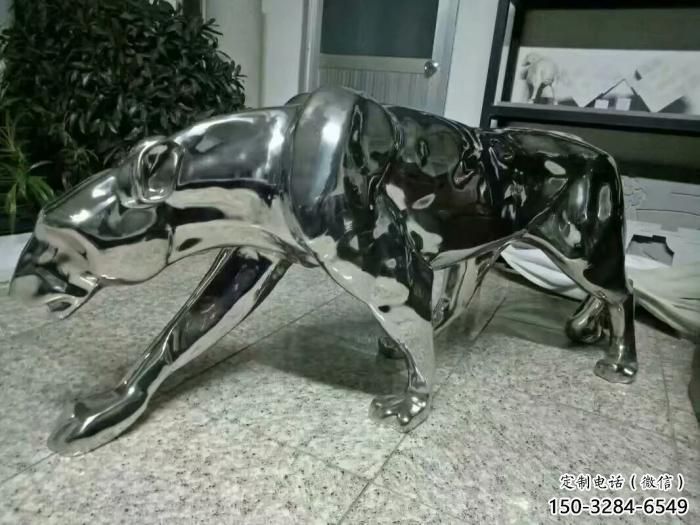 冷飲店獵豹雕塑，鍍銅動(dòng)物雕塑，鏡面工藝