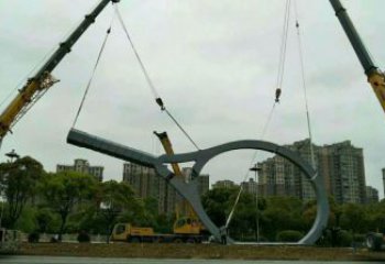 仿真球拍雕塑 電鍍現(xiàn)代網(wǎng)球拍雕塑 部隊體育雕塑