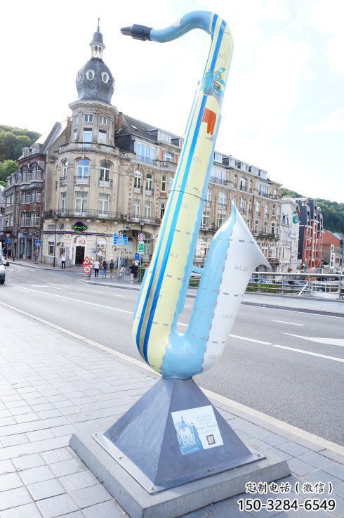 戶外薩克斯雕塑 噴漆樂(lè)器雕塑 燈光西方樂(lè)隊(duì)雕塑