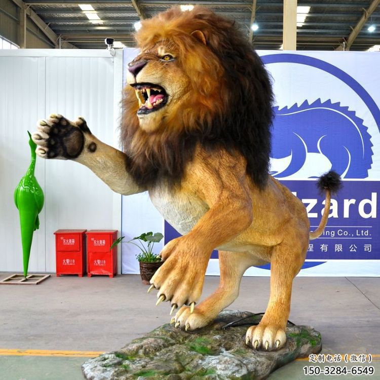 動物獅子雕塑廠家，仿真玻璃鋼景觀動物雕塑