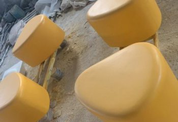 創(chuàng)意玻璃鋼坐凳雕塑生產(chǎn)制作
