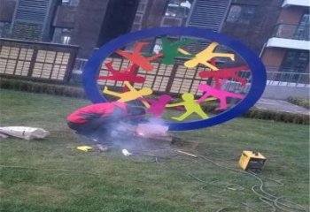 彩繪地球雕塑生產，景區案例，烤漆地球天使雕塑優選