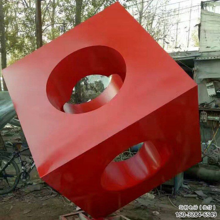 公園立方體雕塑