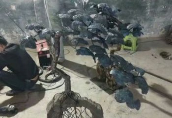 房地產(chǎn)松樹雕塑