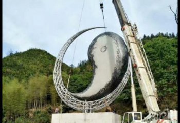 大型月亮雕塑，鍍銅景觀雕塑，鏡面工藝