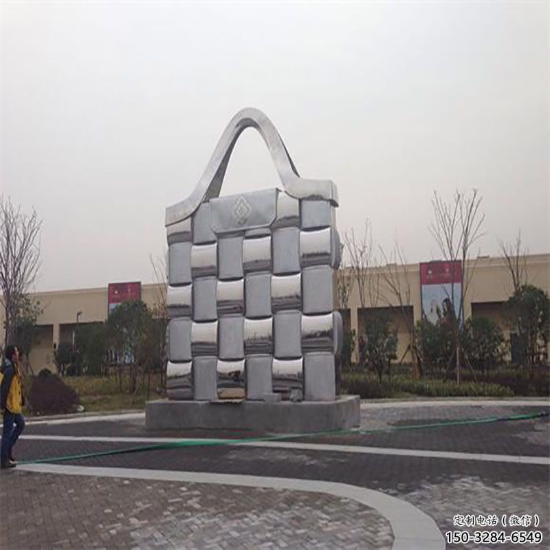 齊齊哈爾景觀背包雕塑優(yōu)選，陸地?cái)[件，園林不銹鋼背包雕塑供應(yīng)