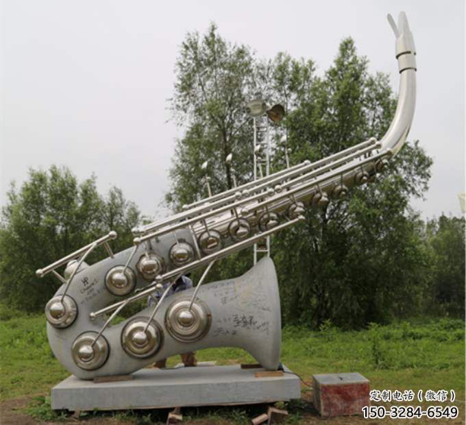 宜昌街頭薩克斯雕塑