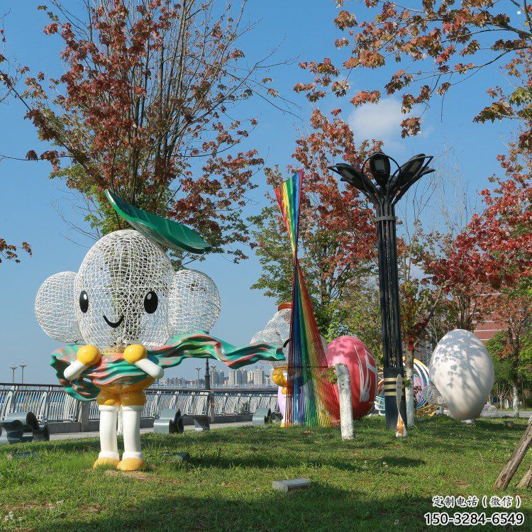 武漢戶外鏤空卡通雕塑供應，花園小品，鐵藝卡通雕塑展品