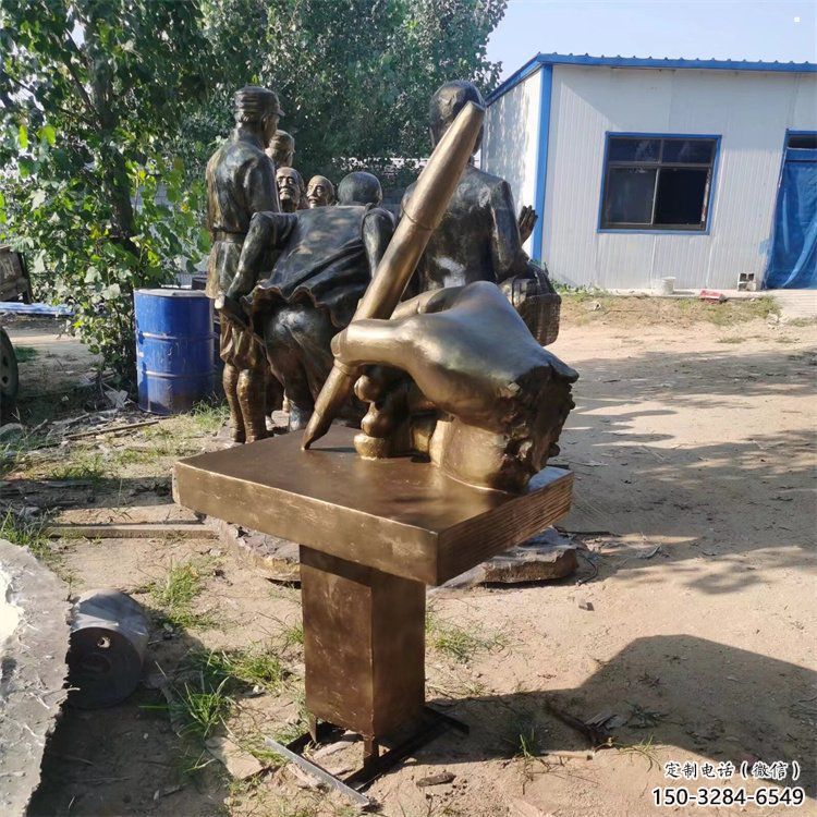 城中手握鋼筆雕塑，街道標識，玻璃鋼手握鋼筆雕塑廠家