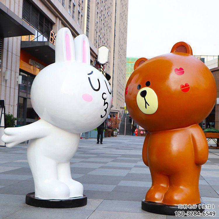 泰安步行街布朗熊雕塑，玻璃鋼動物雕塑，卡通方式