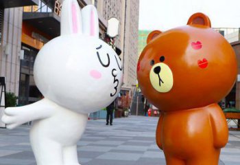 九江步行街布朗熊雕塑，玻璃鋼動物雕塑，卡通方式